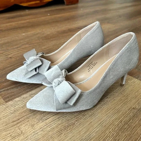 Velvet bow silver pumps, women, size 6.5, holiday, party, evening - Picture 2 of 5
